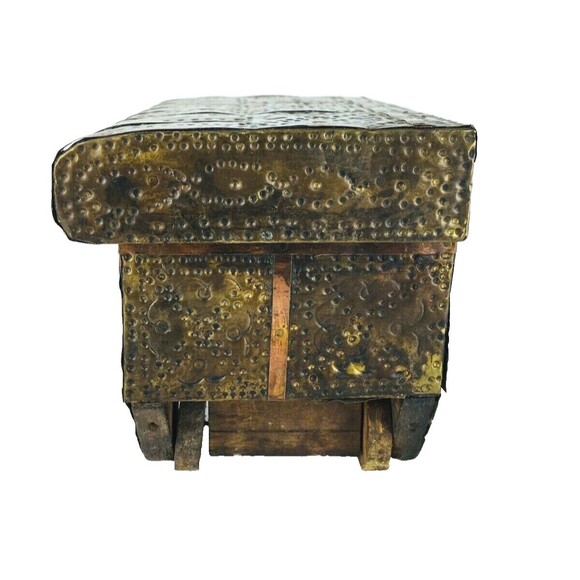 Antique Rustic Old World Hammered Tooled Brass Copper Wood Trinket Box Chest - Picture 10 of 12
